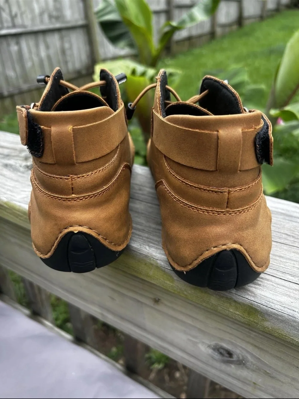LDECK Men' s All-Terrain Tan Leather-Like Shoes Size 40 /mens 8/ Women's 9.5